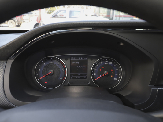 Четырехцилиндровый 4 танк груза смещения 1.4m мест 2.4L грузового пикапа 4WD 5 двери