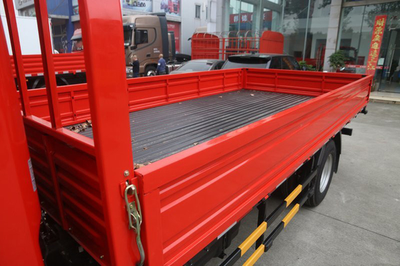 DONGFENG перевозит тележку на грузовиках груза света плиты столбца излучения Euro6 евро 2 двигателя YUCHAI