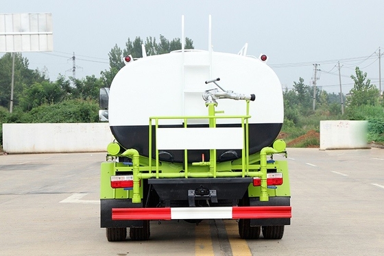 9 Cbm брызгая управление рулем колеса тележки 4x2 тележки светлой воды дизельное использующее энергию левое